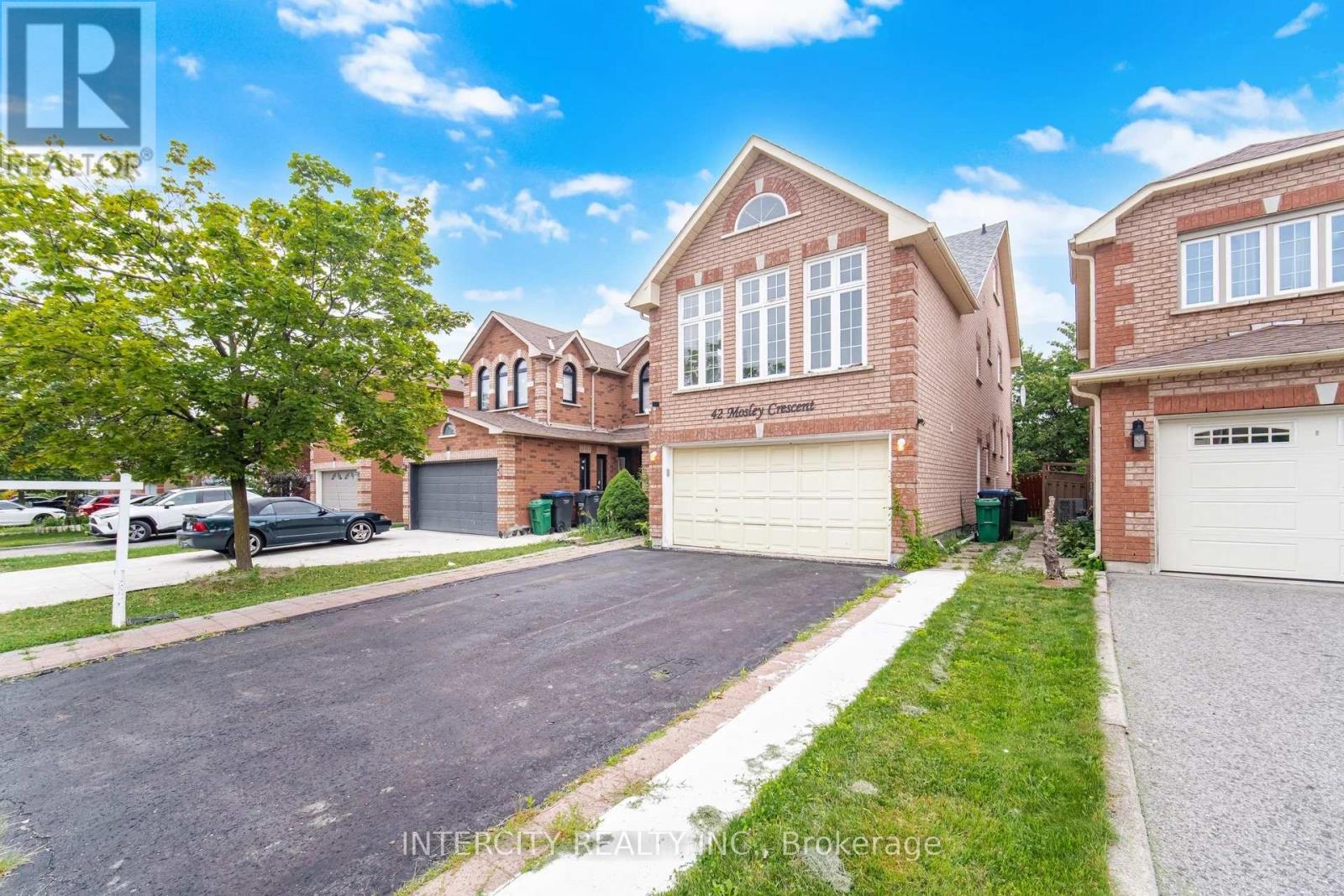 42 Mosley Crescent, Brampton, Ontario  L6Y 5C8 - Photo 2 - W13663702
