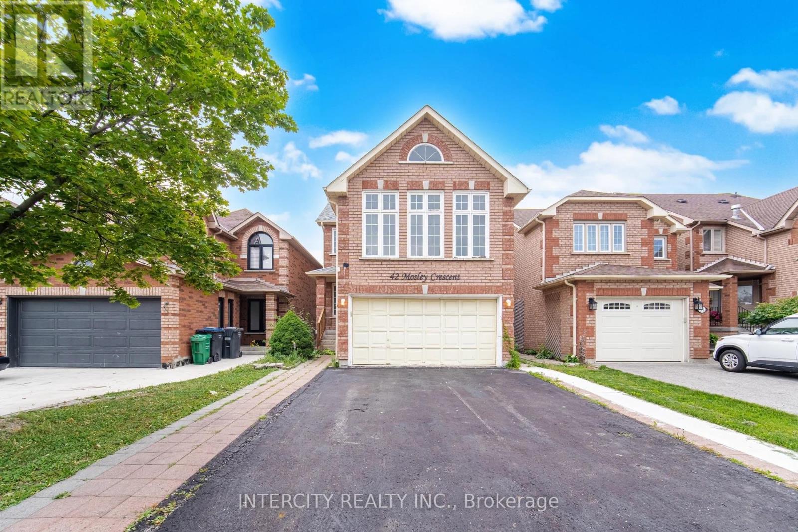 42 Mosley Crescent, Brampton, Ontario  L6Y 5C8 - Photo 3 - W13663702