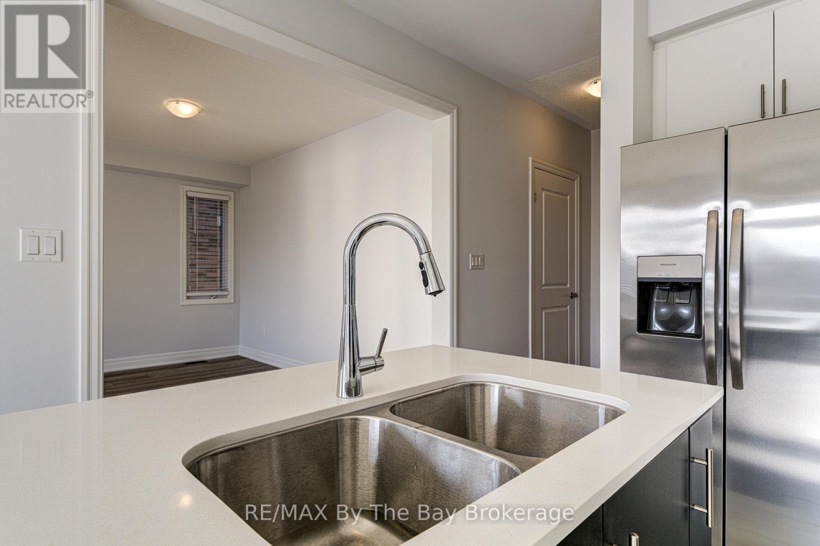 17 Rosanne Circle, Wasaga Beach, Ontario  L9Z 0N4 - Photo 12 - S13706370