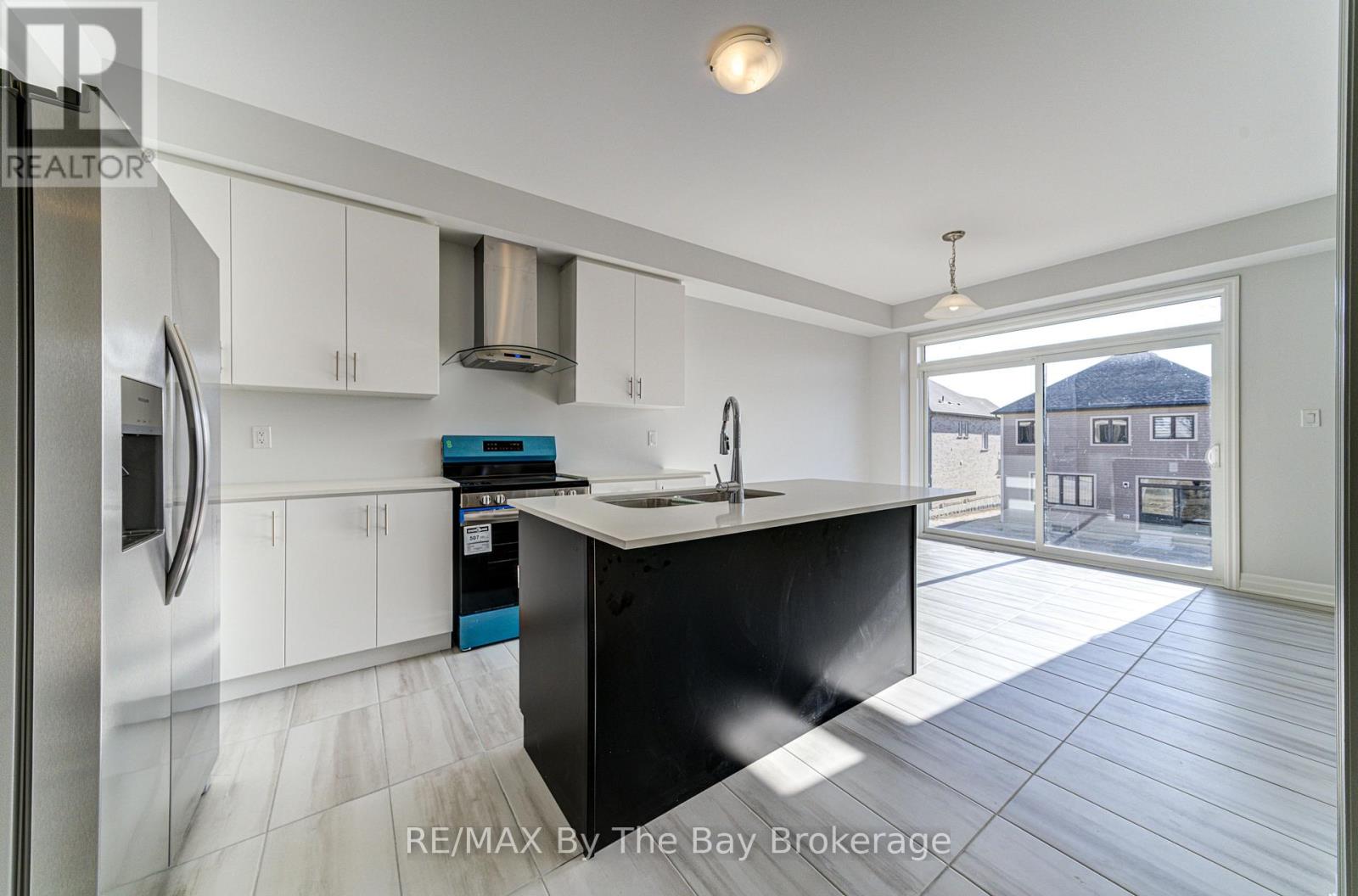 17 Rosanne Circle, Wasaga Beach, Ontario  L9Z 0N4 - Photo 5 - S13706370