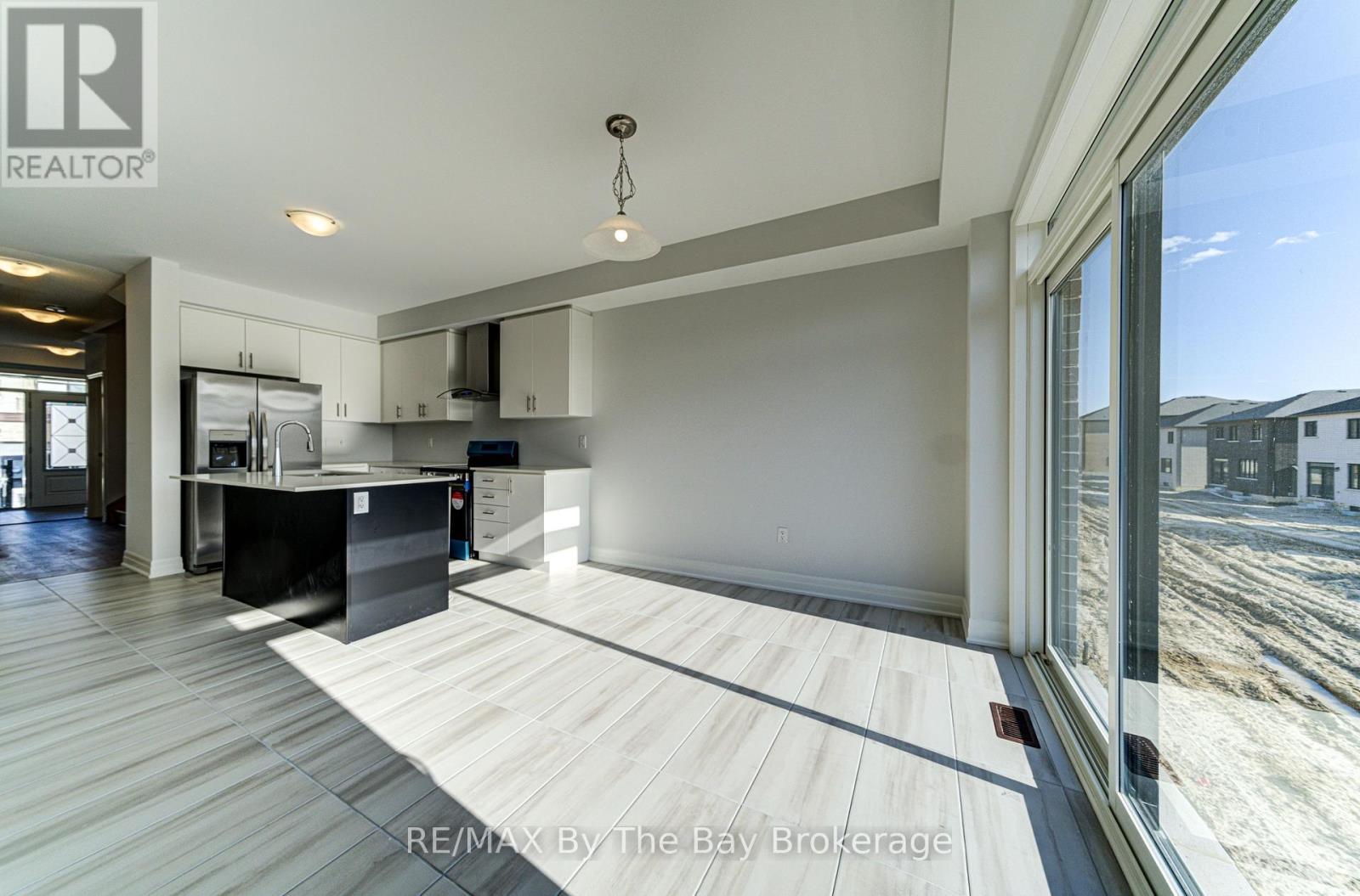 17 Rosanne Circle, Wasaga Beach, Ontario  L9Z 0N4 - Photo 6 - S13706370