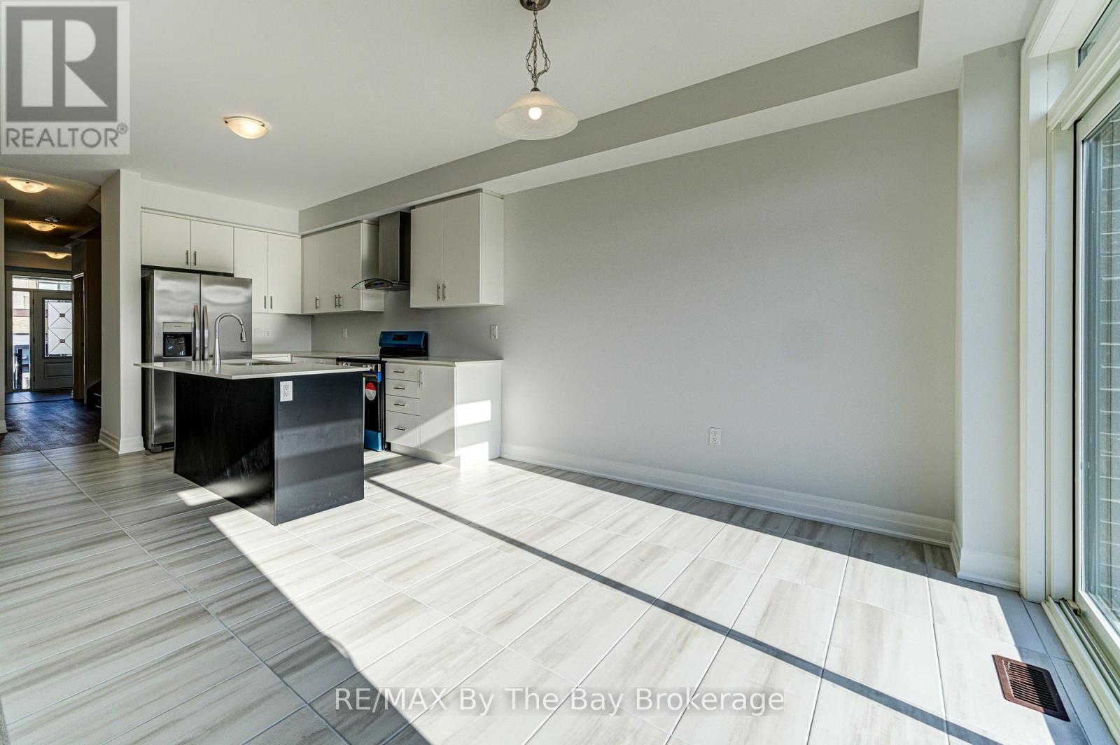 17 Rosanne Circle, Wasaga Beach, Ontario  L9Z 0N4 - Photo 7 - S13706370
