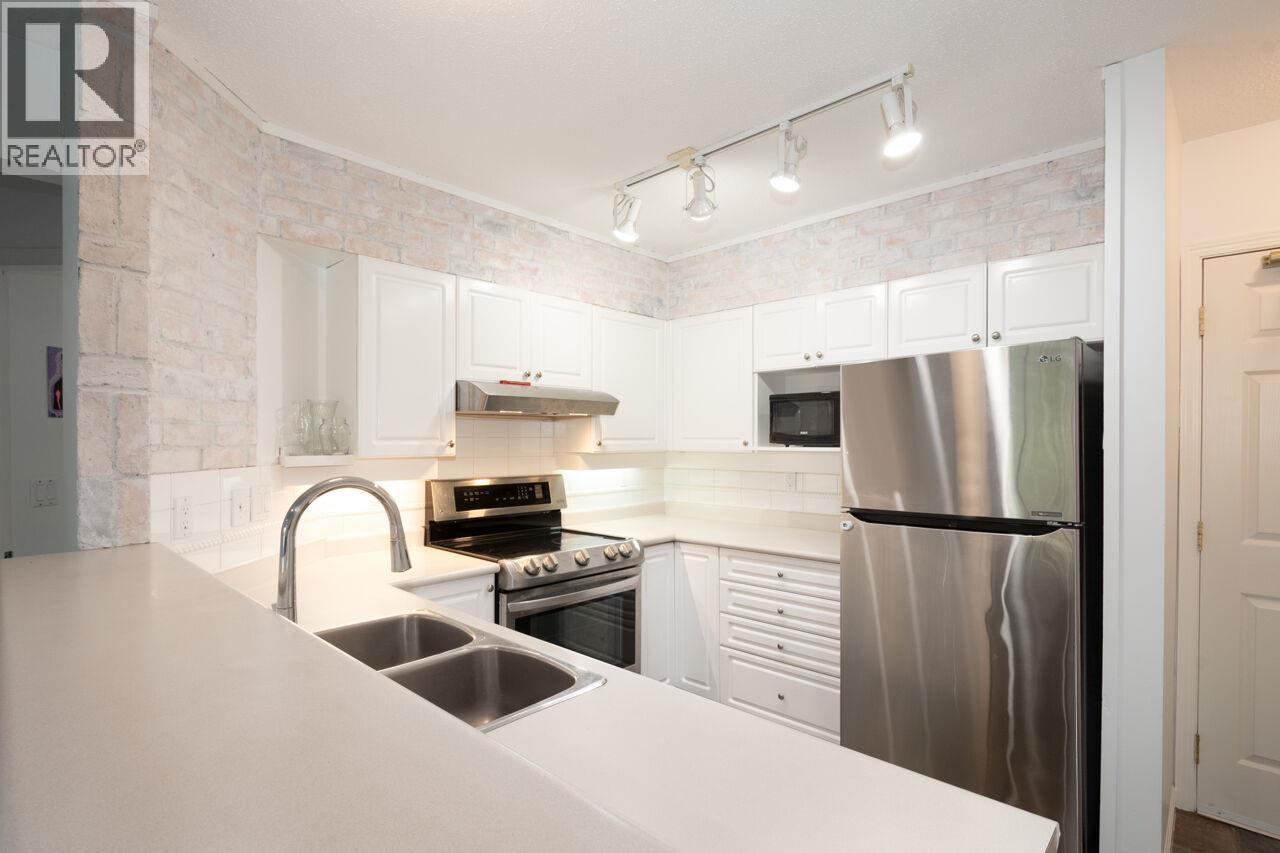 104 3625 Windcrest Drive, North Vancouver, British Columbia  V7G 2S6 - Photo 3 - R3158012