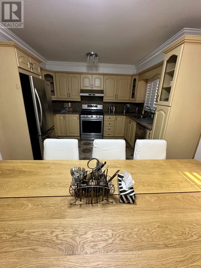 3 Lord Roberts Drive, Toronto, Ontario M1K 3W1 - Photo 4 - E13706324
