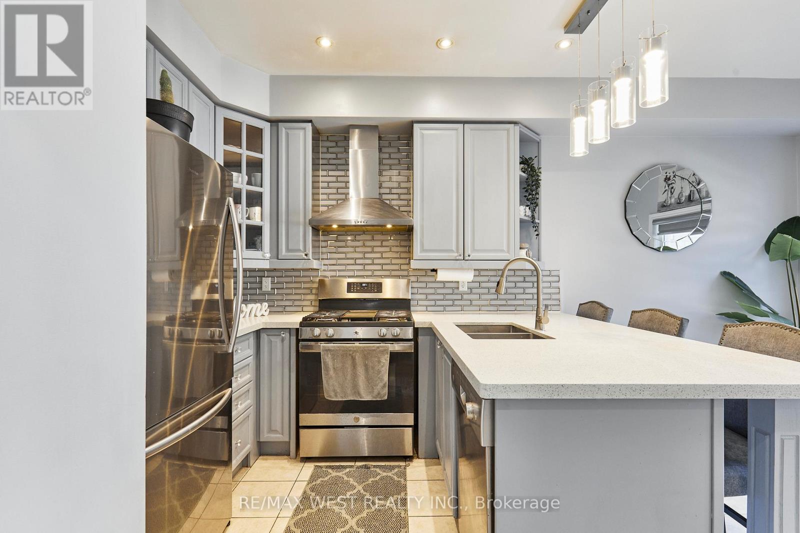 67 Kenilworth Crescent, Whitby, Ontario  L1M 2M7 - Photo 8 - E13706408
