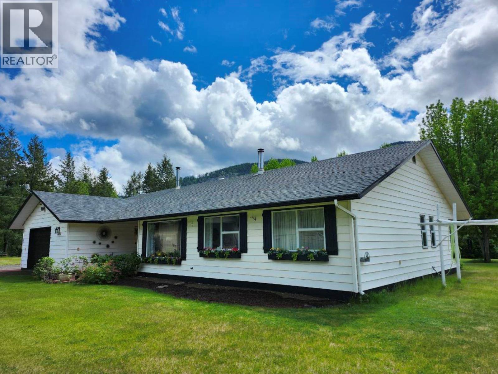 3056 Harmon Road, Vavenby, British Columbia  V0E 3A0 - Photo 3 - 10398324