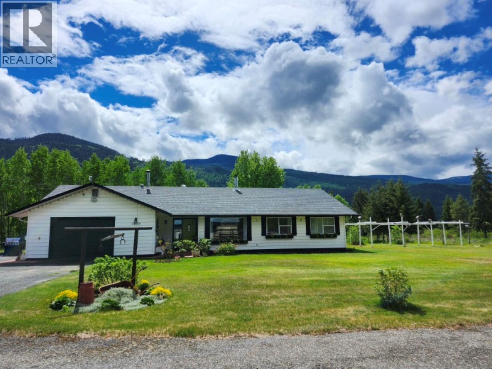 3056 Harmon Road, Vavenby, British Columbia  V0E 3A0 - Photo 4 - 10398324