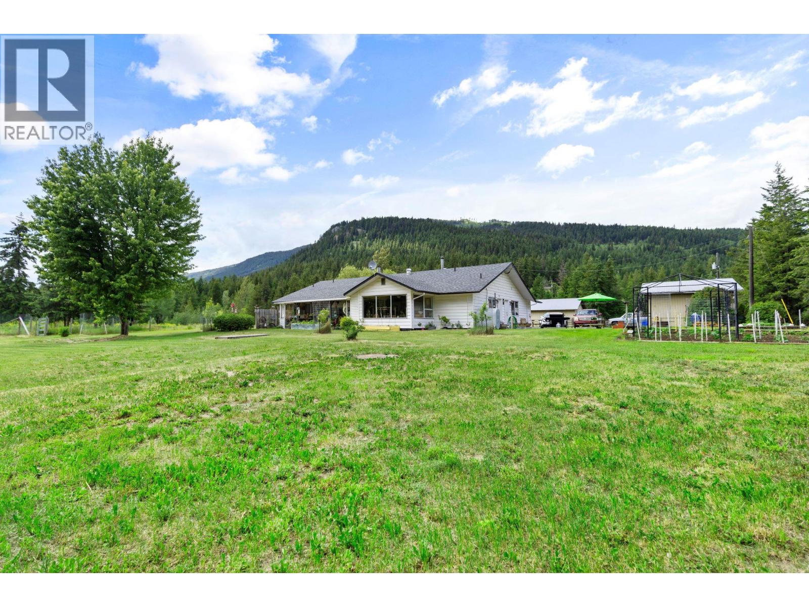3056 Harmon Road, Vavenby, British Columbia  V0E 3A0 - Photo 42 - 10398324