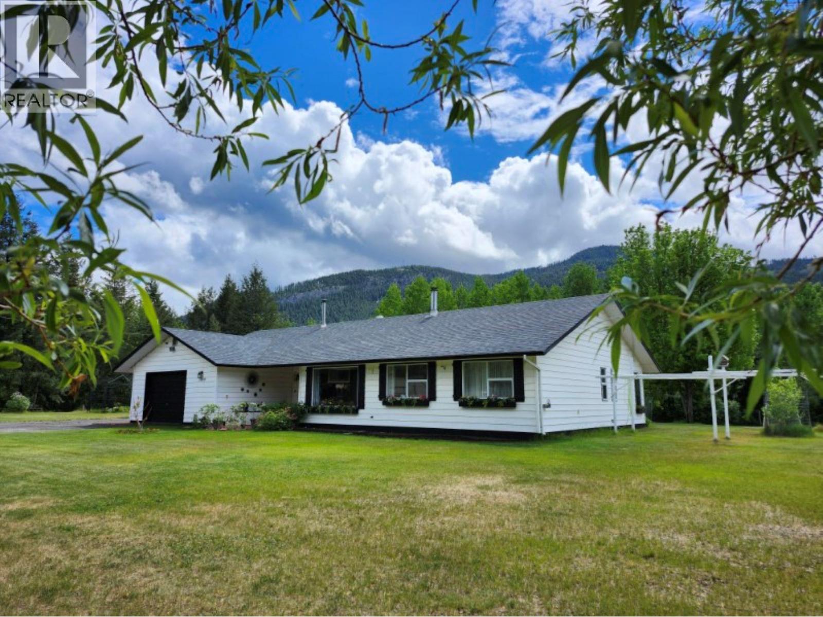 3056 Harmon Road, Vavenby, British Columbia  V0E 3A0 - Photo 52 - 10398324