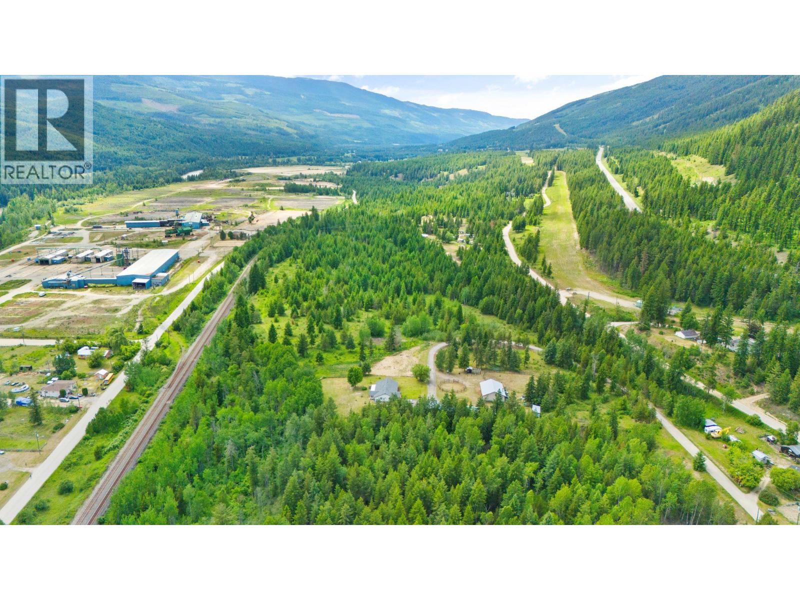 3056 Harmon Road, Vavenby, British Columbia  V0E 3A0 - Photo 47 - 10398324