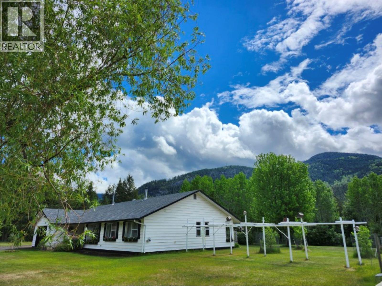3056 Harmon Road, Vavenby, British Columbia  V0E 3A0 - Photo 51 - 10398324