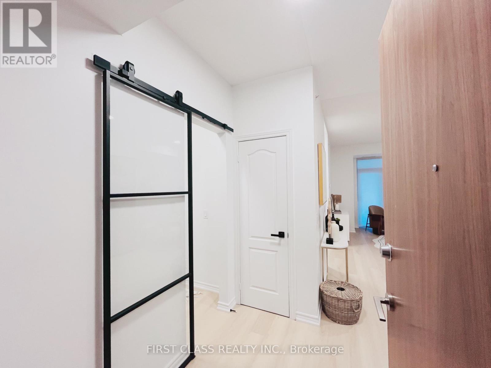 220 - 8323 Kennedy Road, Markham (Village Green-South Unionville), Ontario  L3R 5W7 - Photo 2 - N13706396