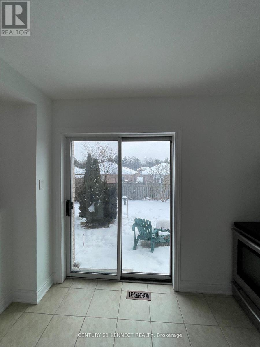 35 Drake Drive, Barrie, Ontario  L4N 8X4 - Photo 5 - S13706330