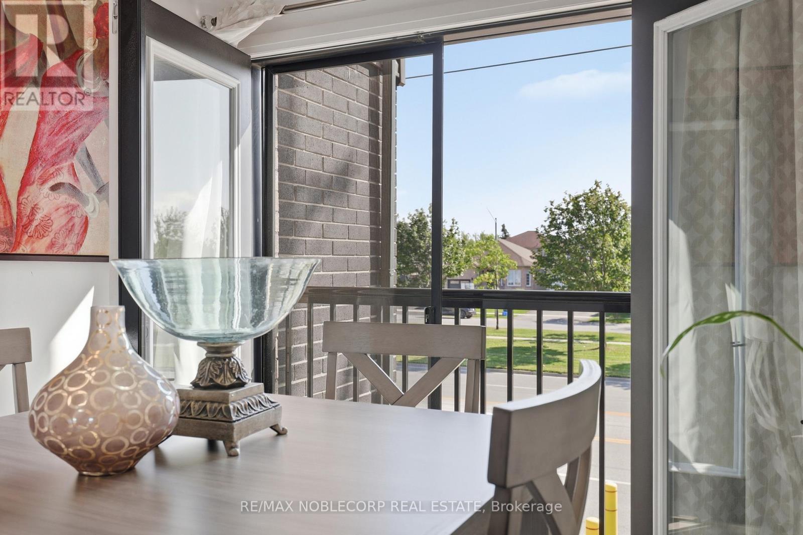 51 Fairlane Avenue, Barrie, Ontario  L9J 0N1 - Photo 6 - S13706386