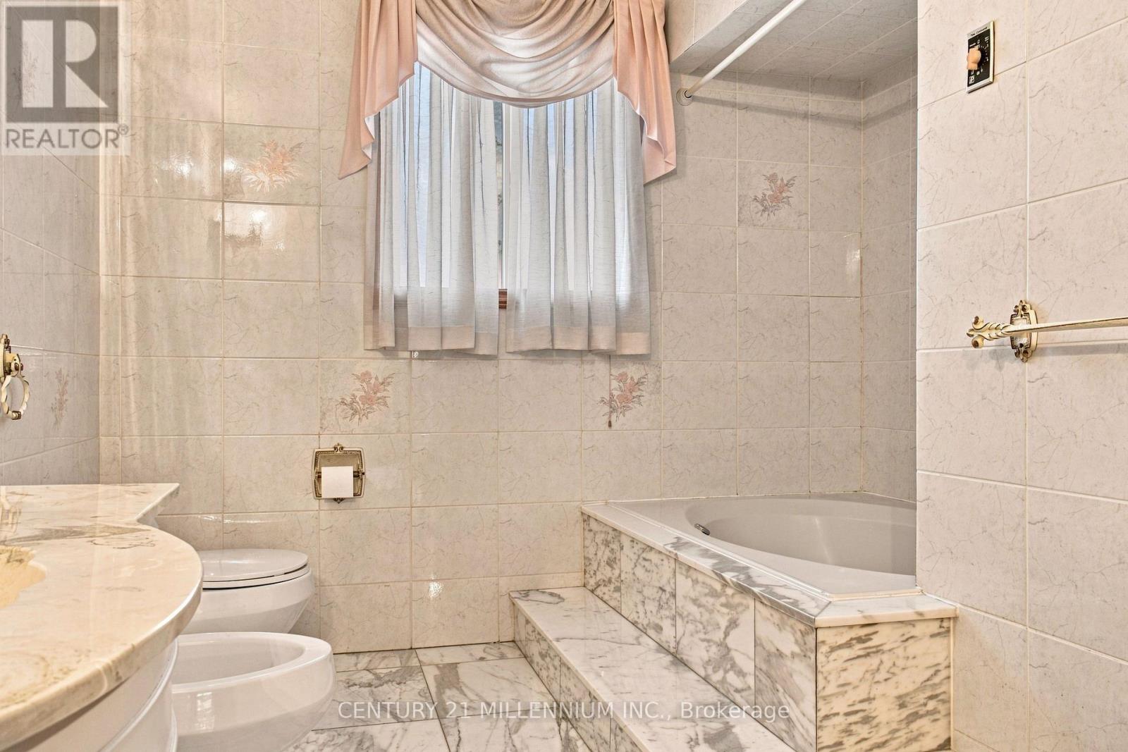 44 Wigwoss Drive, Vaughan, Ontario  L4L 2P8 - Photo 20 - N13663816