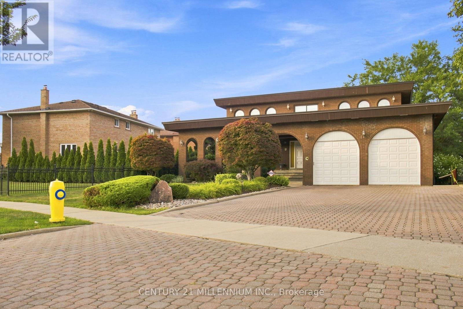 44 Wigwoss Drive, Vaughan, Ontario  L4L 2P8 - Photo 2 - N13663816