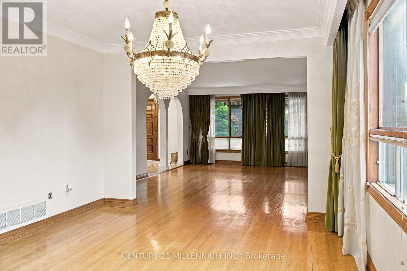 44 Wigwoss Drive, Vaughan, Ontario  L4L 2P8 - Photo 7 - N13663816