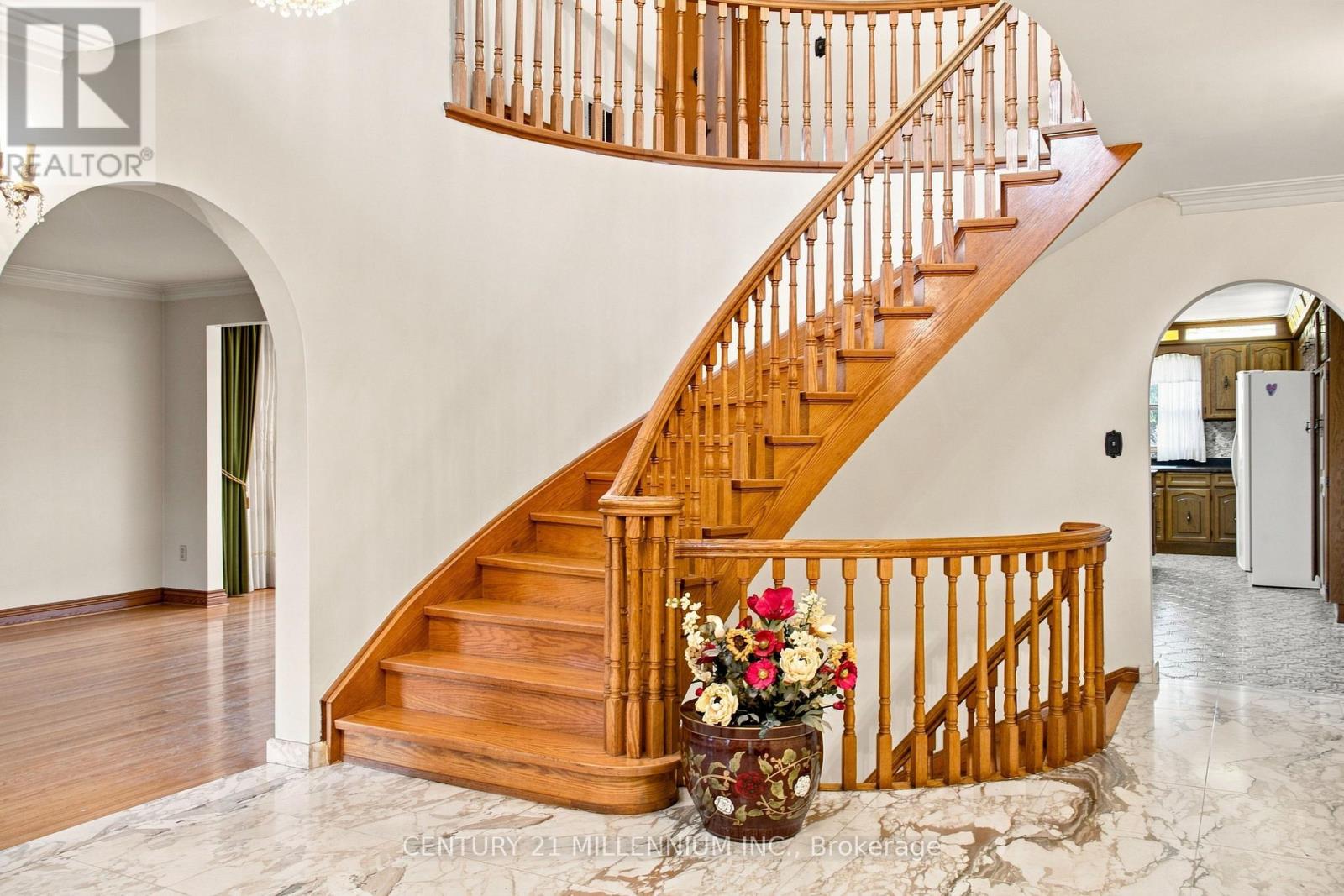 44 Wigwoss Drive, Vaughan, Ontario  L4L 2P8 - Photo 5 - N13663816