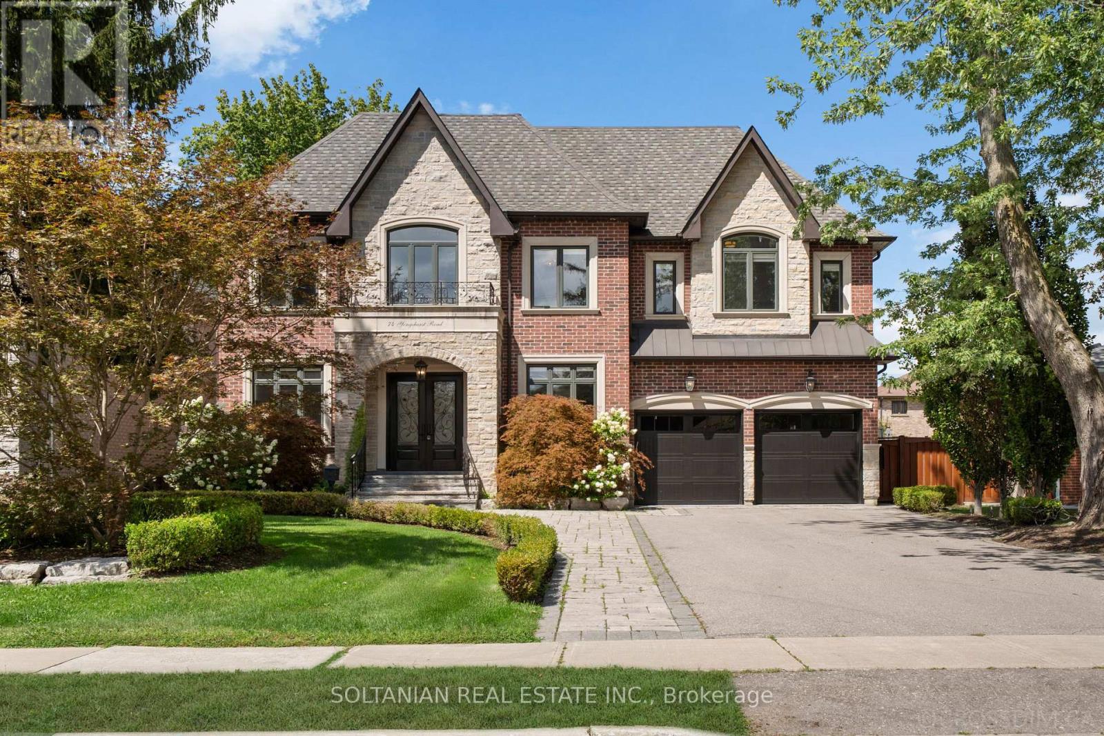 74 Yongehurst Road, Richmond Hill, Ontario  L4C 3T2 - Photo 2 - N13682994