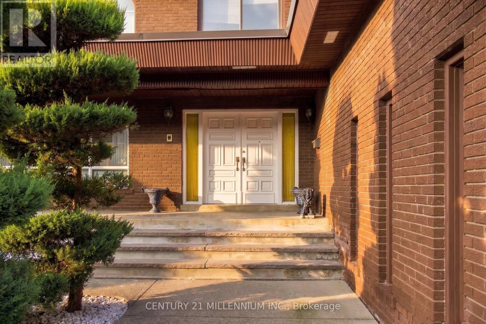 44 Wigwoss Drive, Vaughan, Ontario  L4L 2P8 - Photo 3 - N13663816