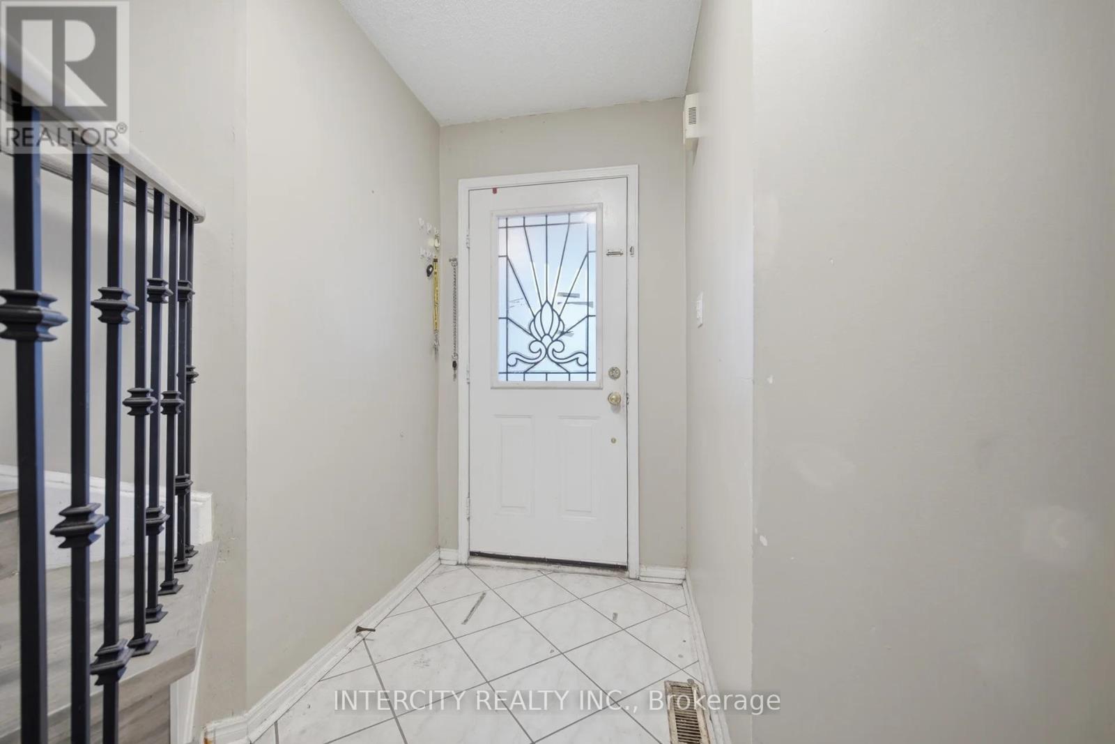 42 Mosley Crescent, Brampton, Ontario  L6Y 5C8 - Photo 5 - W13663702