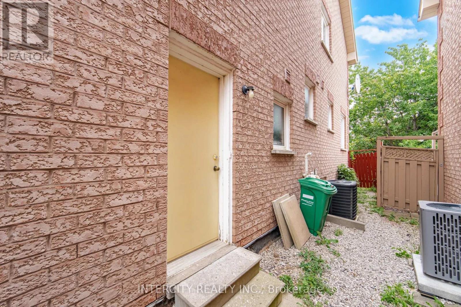 42 Mosley Crescent, Brampton, Ontario  L6Y 5C8 - Photo 46 - W13663702