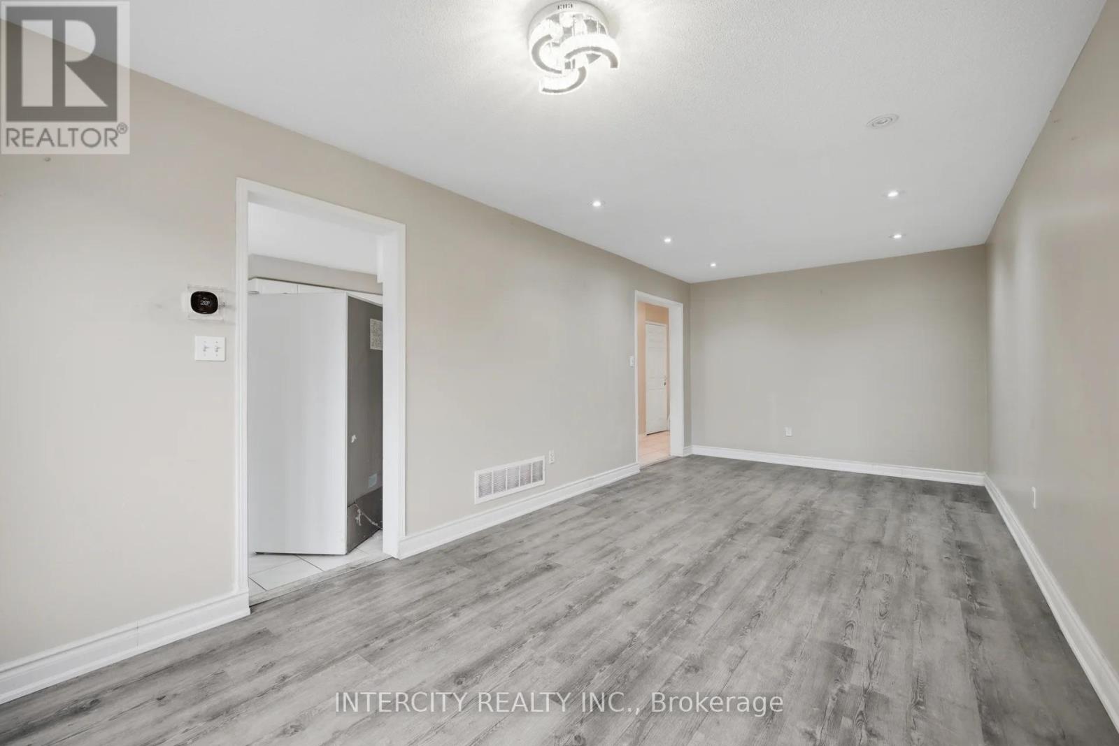 42 Mosley Crescent, Brampton, Ontario  L6Y 5C8 - Photo 7 - W13663702