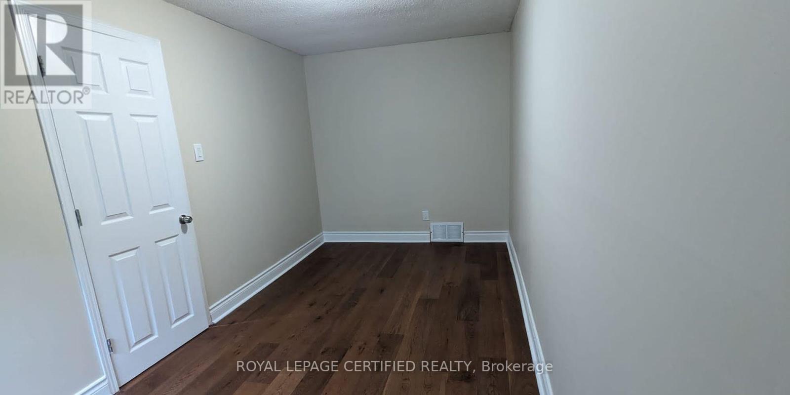 1468 Dundas Crescent, Mississauga, Ontario L5C 1E9 - Photo 3 - W13706314