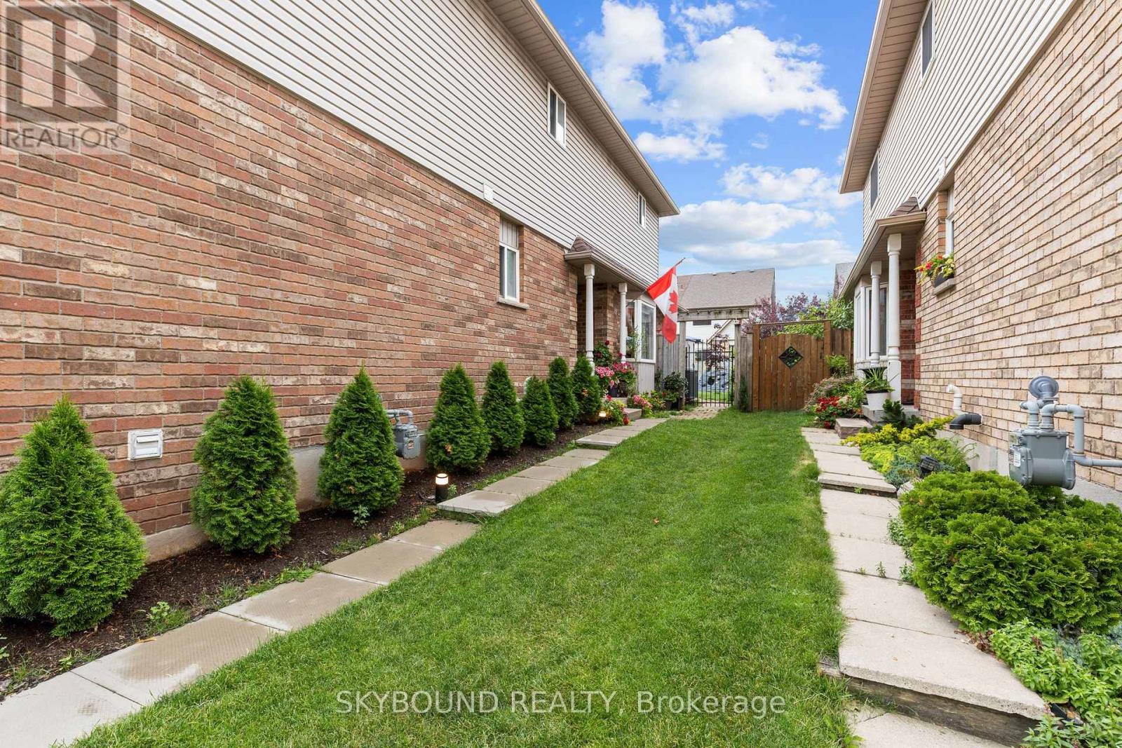 1296 Blanshard Drive, Burlington, Ontario L7M 4S3 - Photo 6 - W13706340