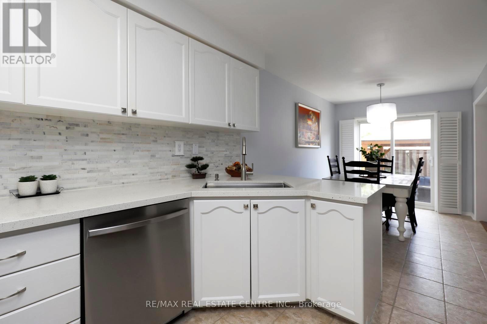 26 - 2022 Atkinson Drive, Burlington, Ontario L7M 4H6 - Photo 13 - W13706350