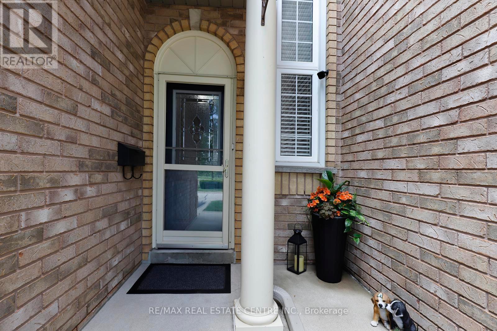 26 - 2022 Atkinson Drive, Burlington, Ontario L7M 4H6 - Photo 3 - W13706350