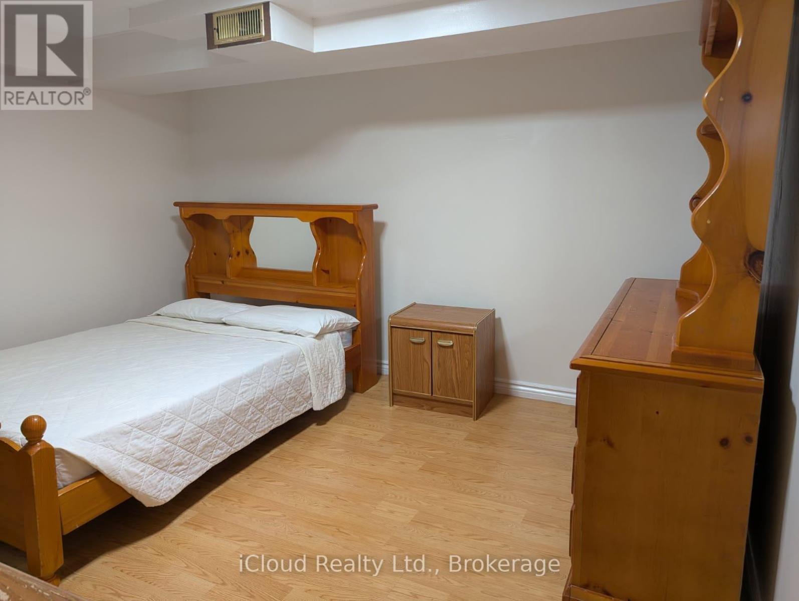 Bsmt - 11 Daystrom Drive, Toronto, Ontario  M9M 2A8 - Photo 3 - W13706364