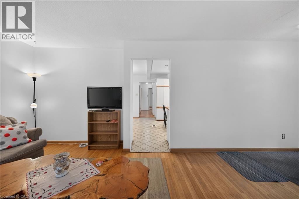3239 Queen Frederica Drive, Mississauga, Ontario  L4Y 2Z9 - Photo 9 - 40857333