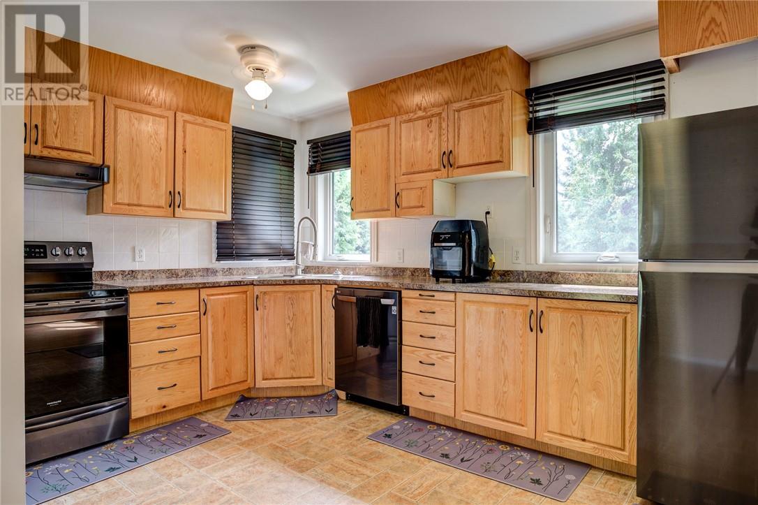 3828 Long Lake Road, Greater Sudbury, Ontario  P3G 1J8 - Photo 3 - 2129954