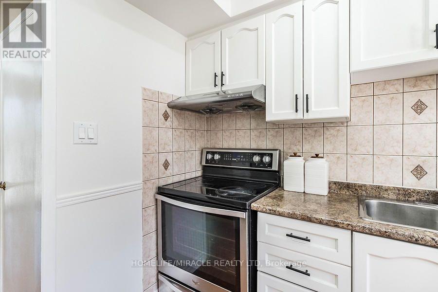 21 Tralee Street, Brampton, Ontario  L6Z 2Z6 - Photo 8 - W13706182