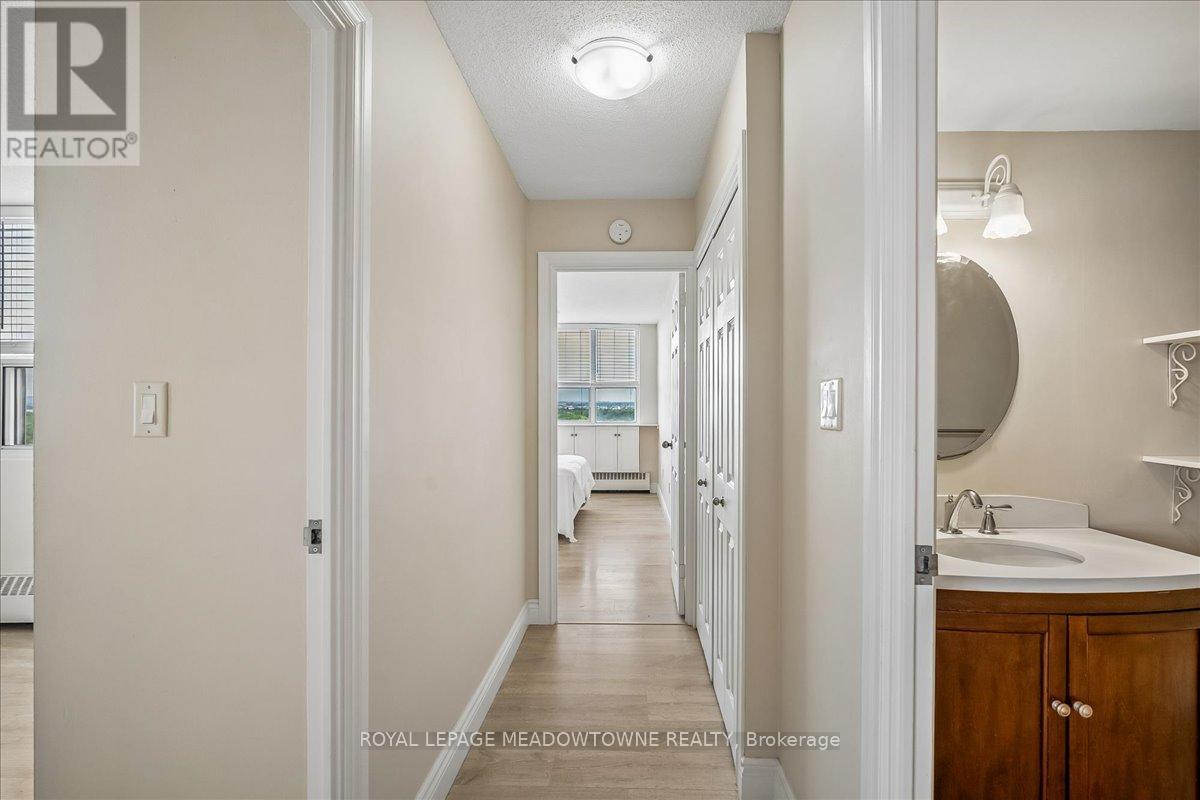 1601 - 2263 Marine Drive, Oakville, Ontario  L6L 5K1 - Photo 13 - W13445686