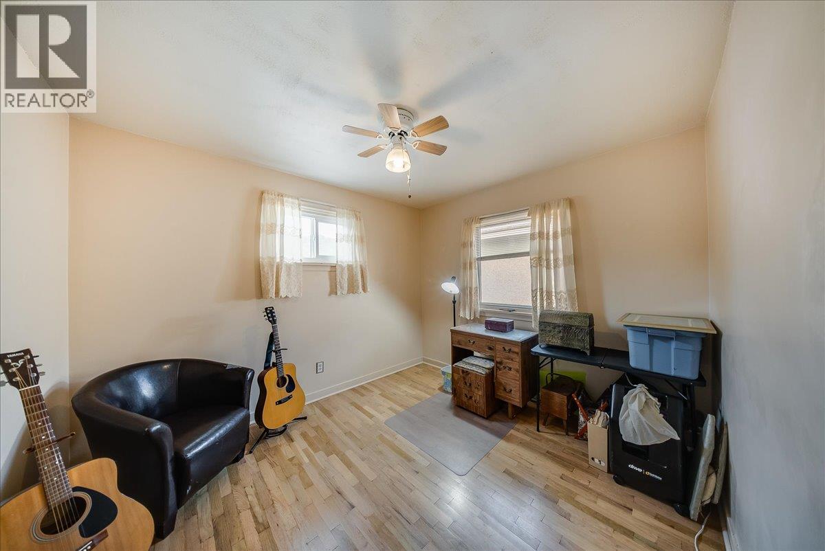 141 Colley Street, Warfield, British Columbia V1R 2M3 - Photo 13 - 10398380
