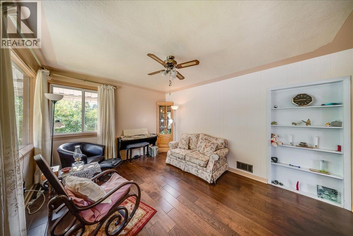 141 Colley Street, Warfield, British Columbia V1R 2M3 - Photo 7 - 10398380