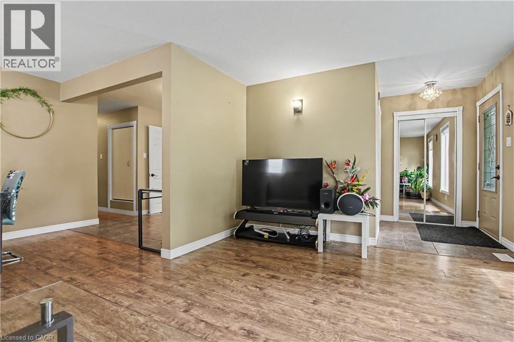 514 Havelock Drive, Waterloo, Ontario  N2L 4N7 - Photo 6 - 40857910