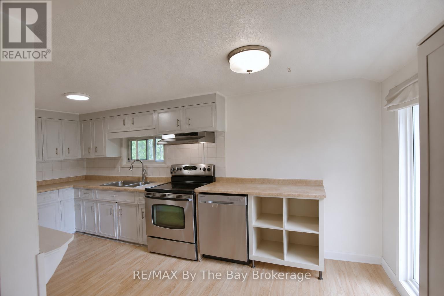103 Sunnidale Road S, Wasaga Beach, Ontario  L9Z 2S9 - Photo 11 - S13501402