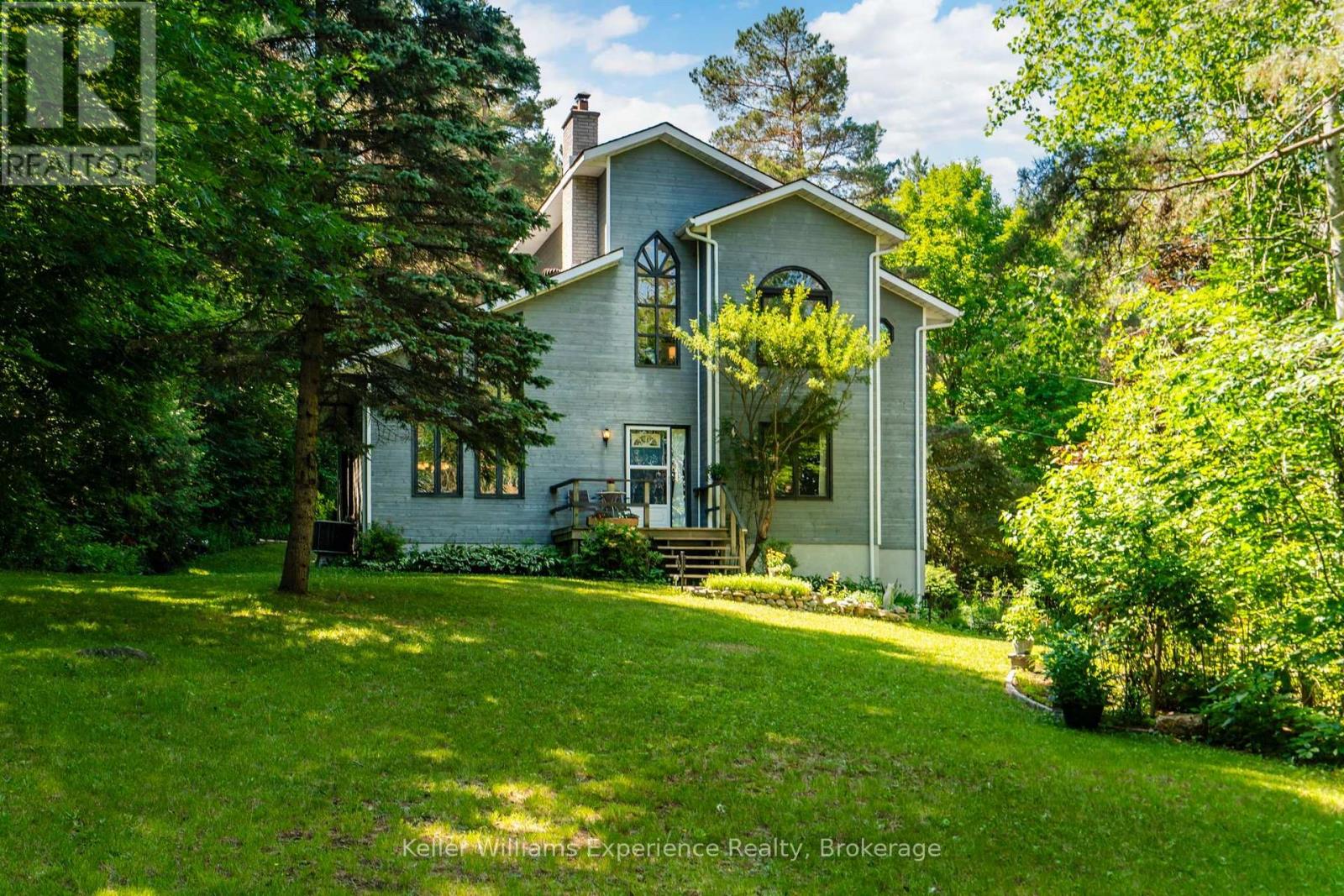 122 Poyntz Street, Penetanguishene, Ontario  L9M 1P4 - Photo 3 - S13706560