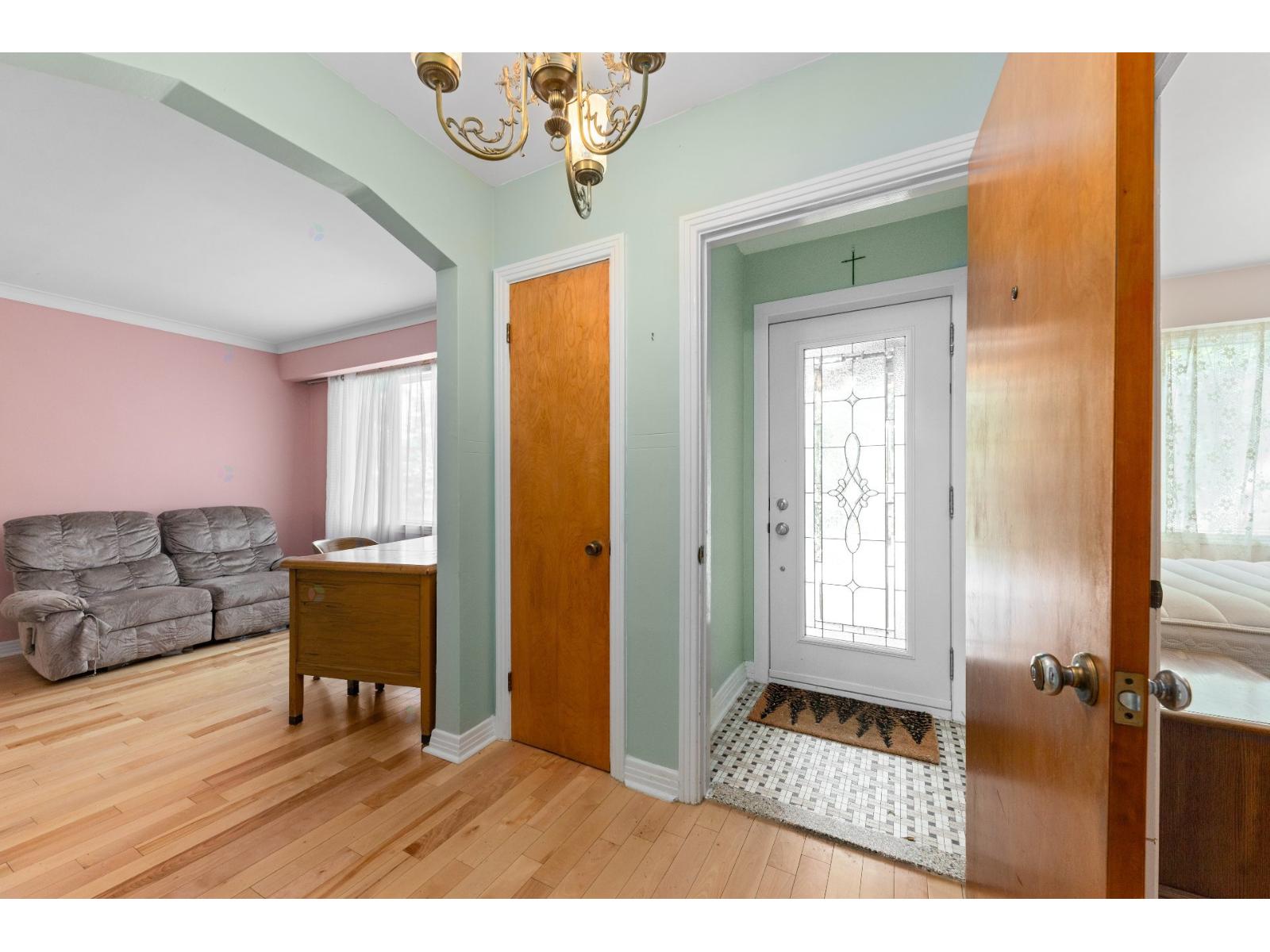 10848 Av. de Bruxelles Montréal (Montréal-Nord) Quebec Canada H1H4R7 3
