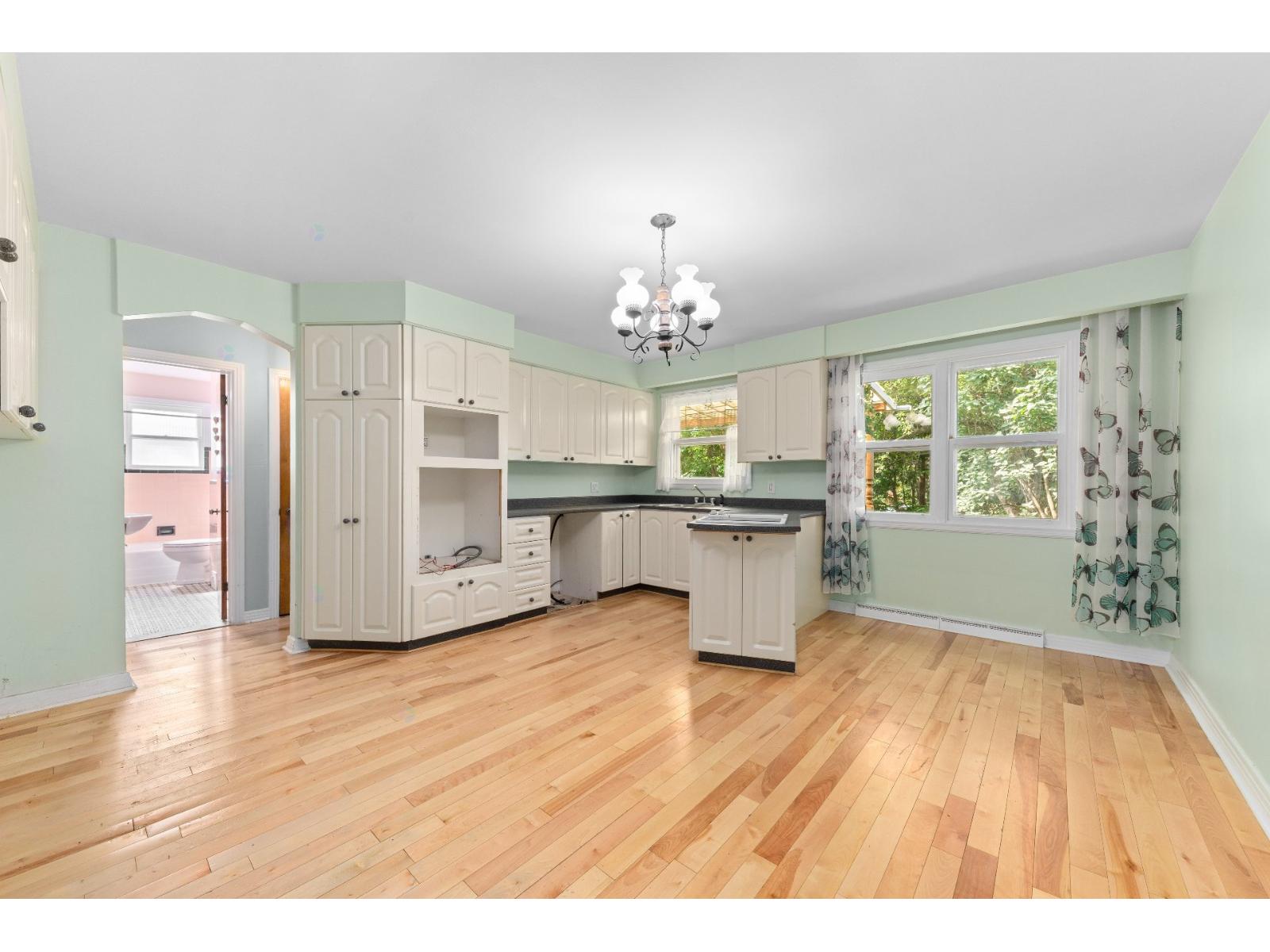 10848 Av. de Bruxelles Montréal (Montréal-Nord) Quebec Canada H1H4R7 4
