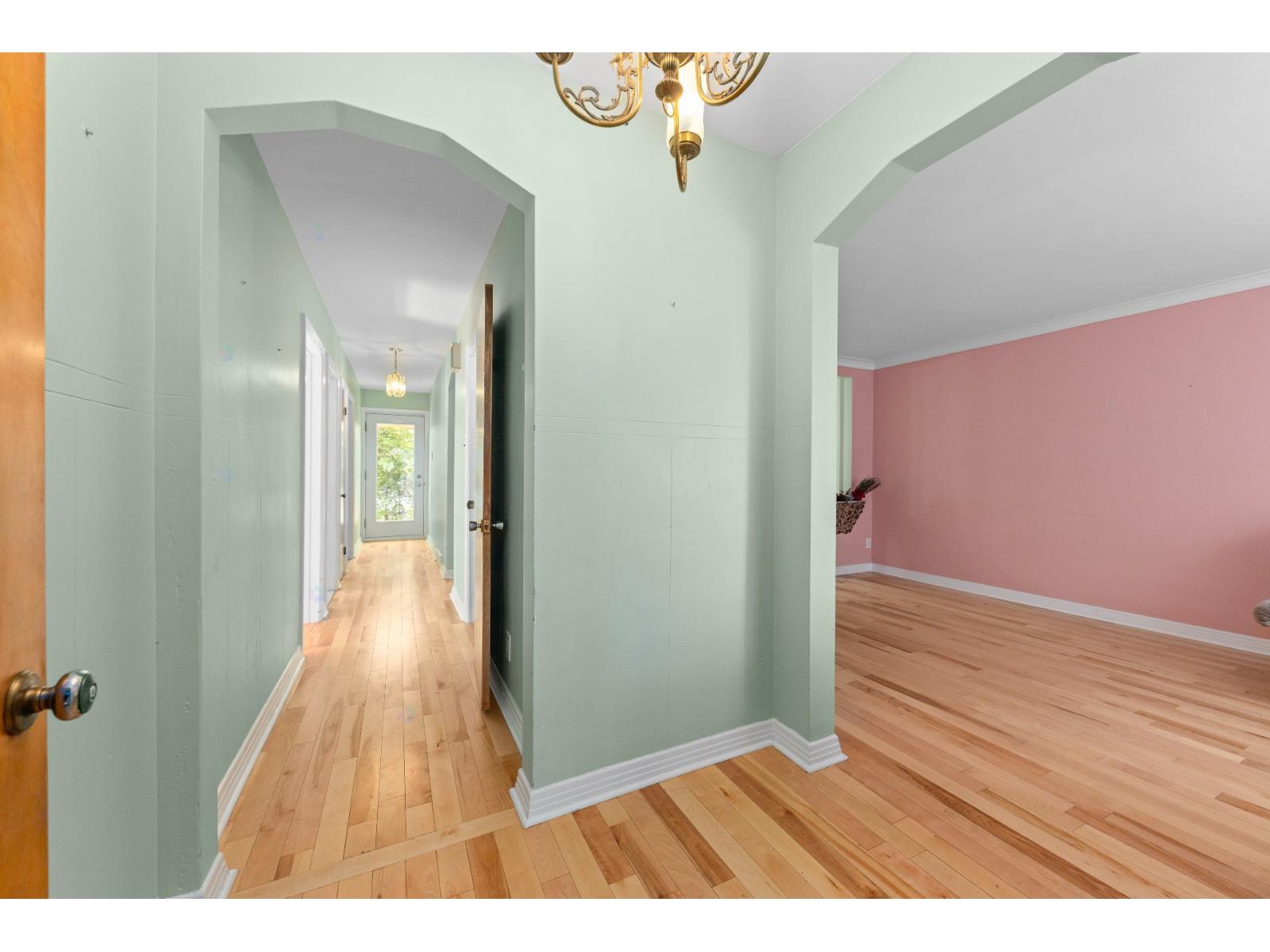 10848 Av. de Bruxelles Montréal (Montréal-Nord) Quebec Canada H1H4R7 5