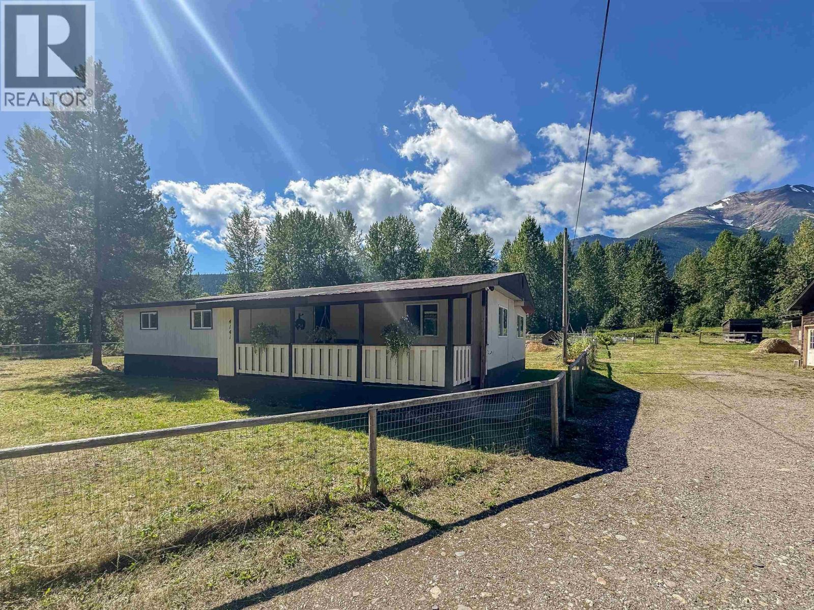 4141 Whalen Road, Smithers, British Columbia  V0J 2N2 - Photo 2 - R3155584