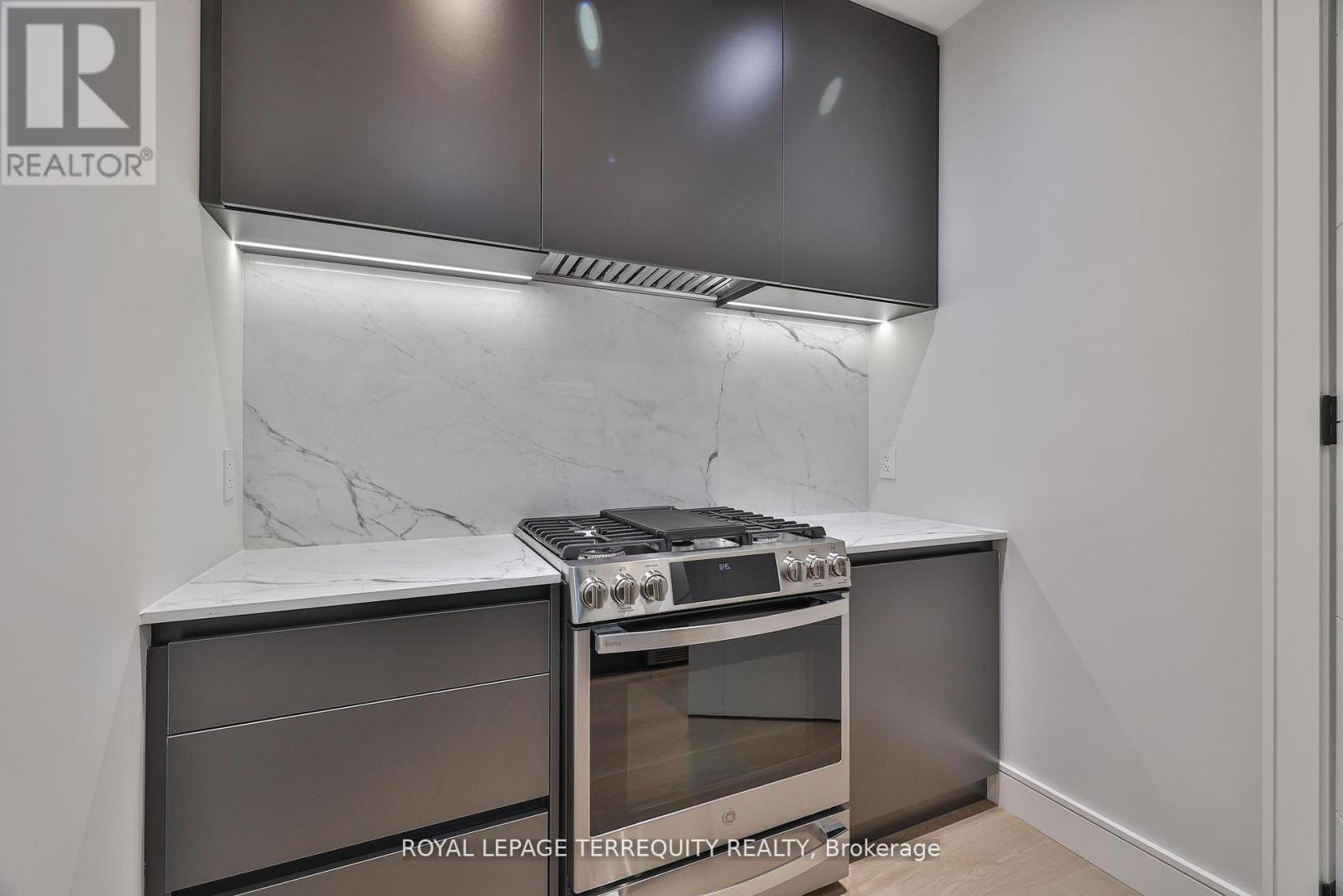 741 Woburn Avenue, Toronto, Ontario M5M 1M2 - Photo 16 - C13706566
