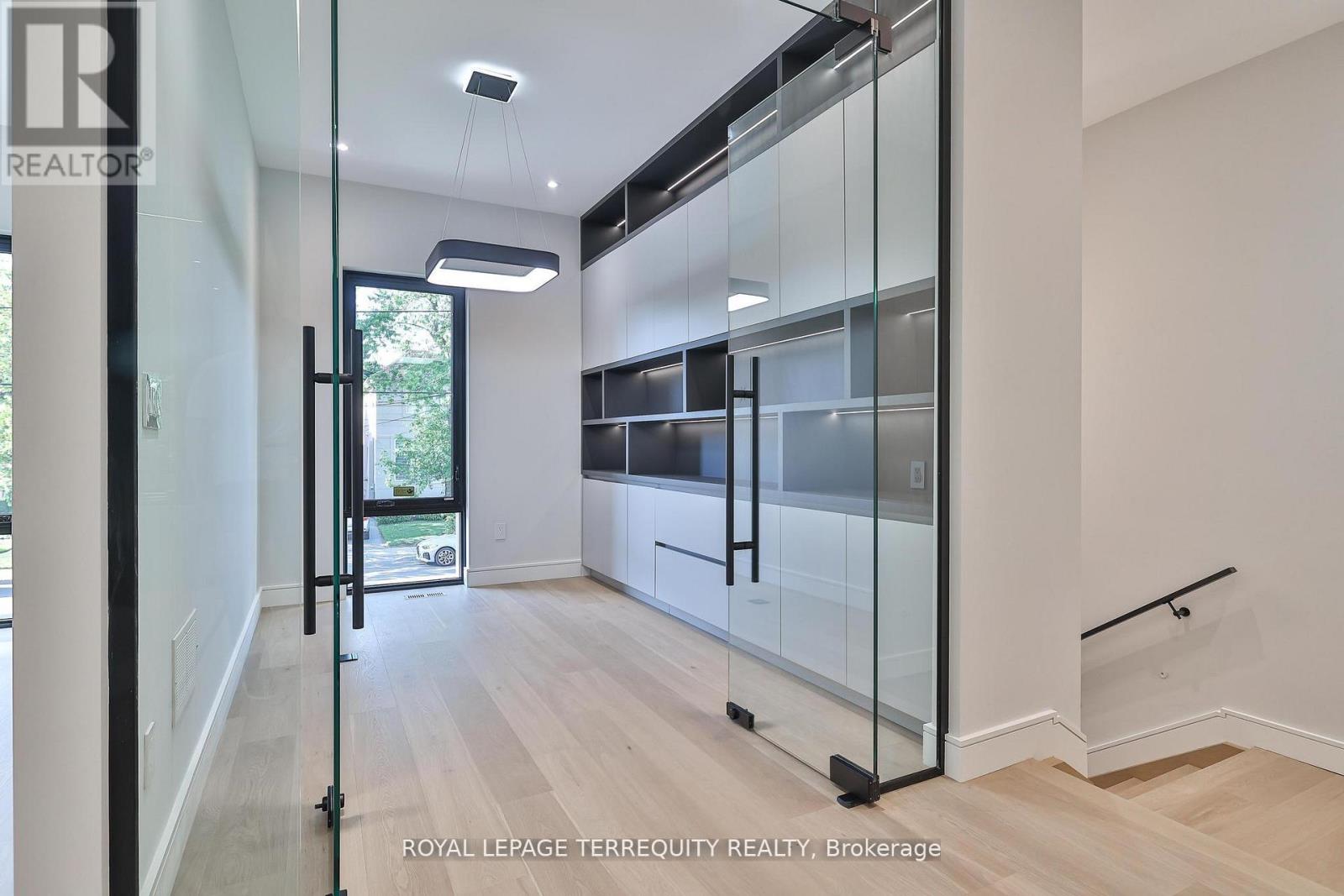 741 Woburn Avenue, Toronto, Ontario M5M 1M2 - Photo 3 - C13706566