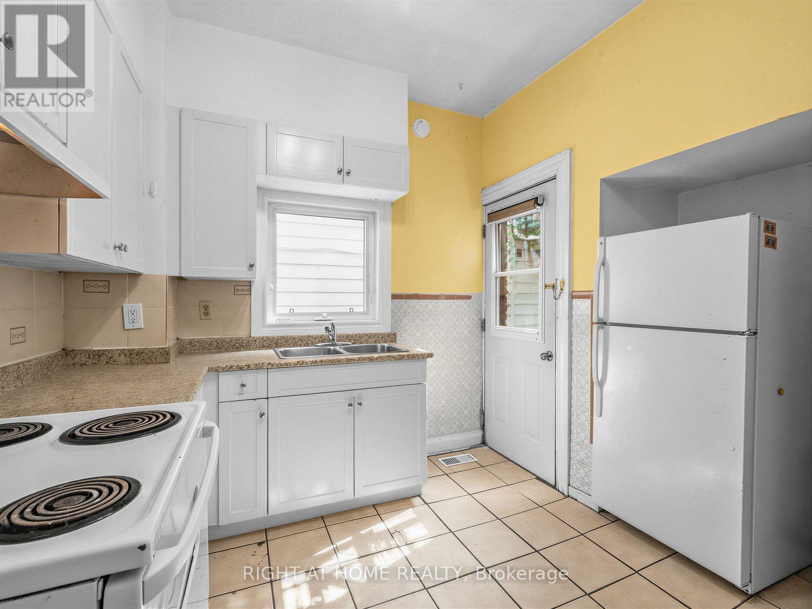 10 Havelock Street, Toronto, Ontario  M6H 3B4 - Photo 11 - C13706624