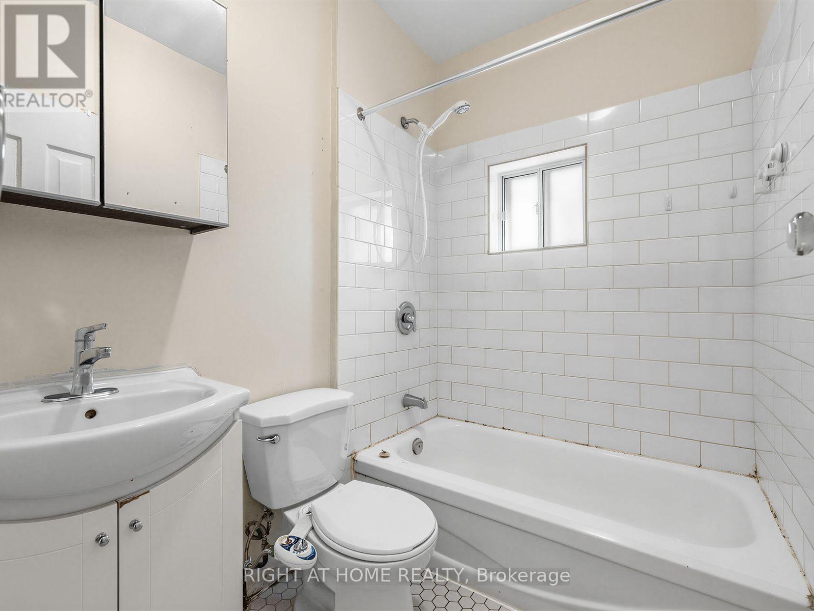 10 Havelock Street, Toronto, Ontario  M6H 3B4 - Photo 9 - C13706624