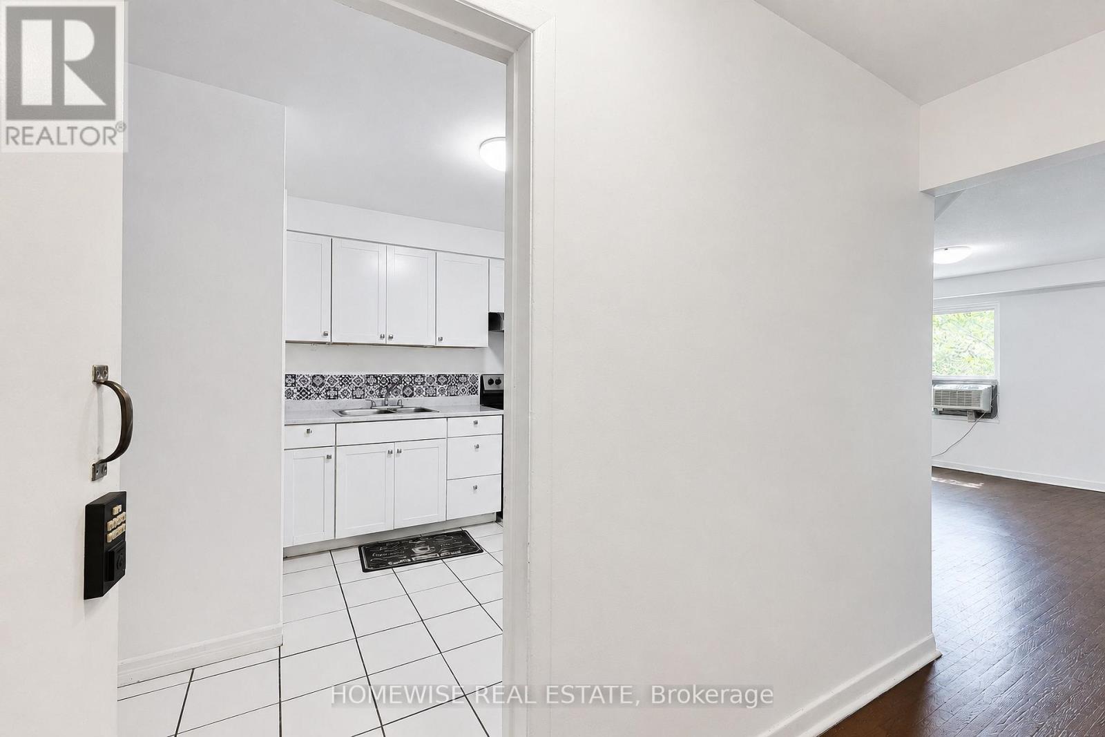 Rear - 961a Eglinton Avenue, Toronto, Ontario M6C 2C4 - Photo 3 - C13706646